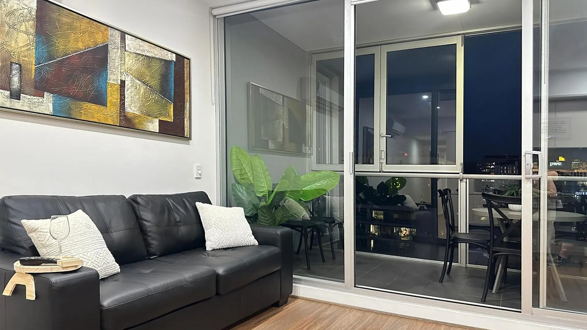 Penthouse View Apartment Luxury Cbd Penthouse Sleeps 6 Balcony Spa Access Adelaide